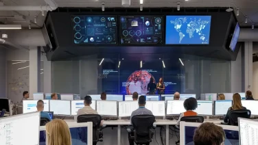Microsoft busca aprovechar el increíble talento de las mujeres para ayudar a llenar la brecha de seguridad cibernética
