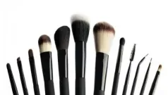 Como limpiar profundamente tus brochas de maquillaje