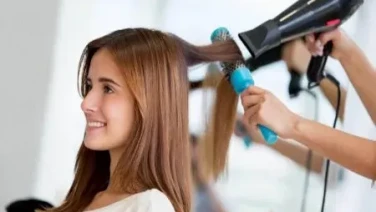 Como minimiza el daño cuando utilizas herramientas para peinar